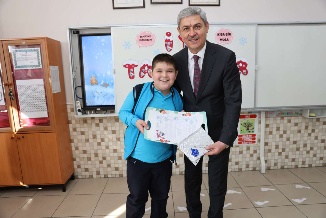 Selçuklu’da öğrenciler karnelerini böyle aldı 14